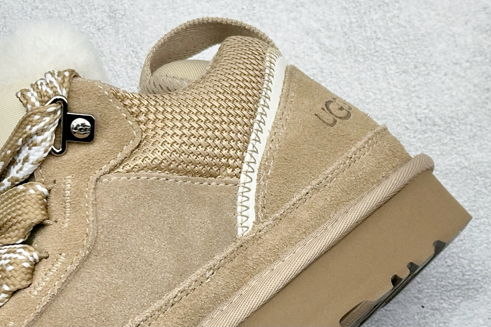 300 UGG Classic Uitra Mini 系列 梅尔拼接鞋带低帮休闲鞋 1144032