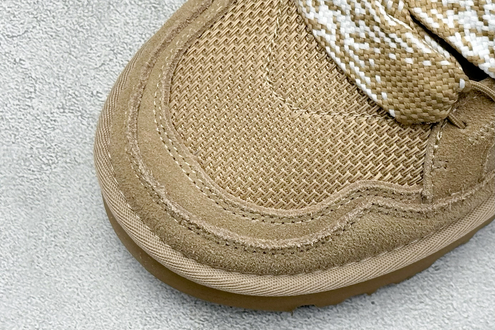 300 UGG Classic Uitra Mini 系列 梅尔拼接鞋带低帮休闲鞋 1144032