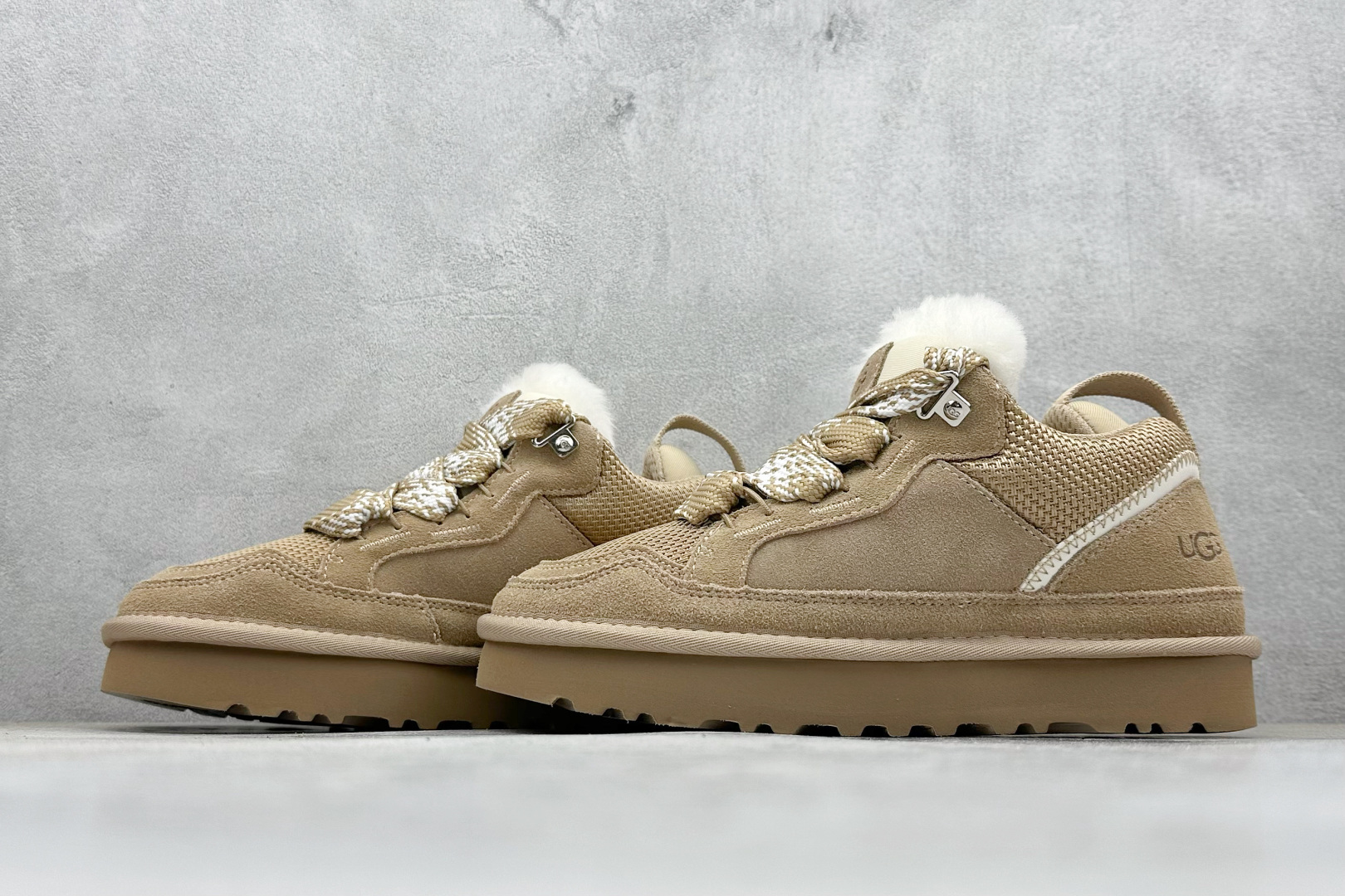 300 UGG Classic Uitra Mini 系列 梅尔拼接鞋带低帮休闲鞋 1144032