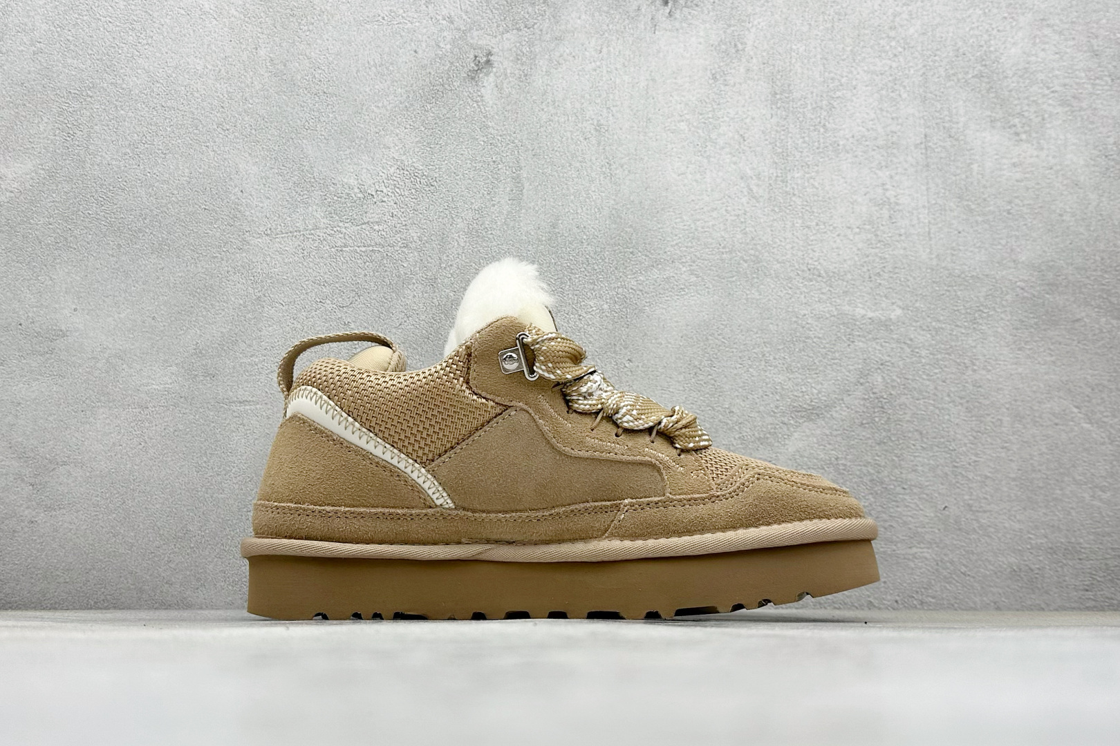 300 UGG Classic Uitra Mini 系列 梅尔拼接鞋带低帮休闲鞋 1144032