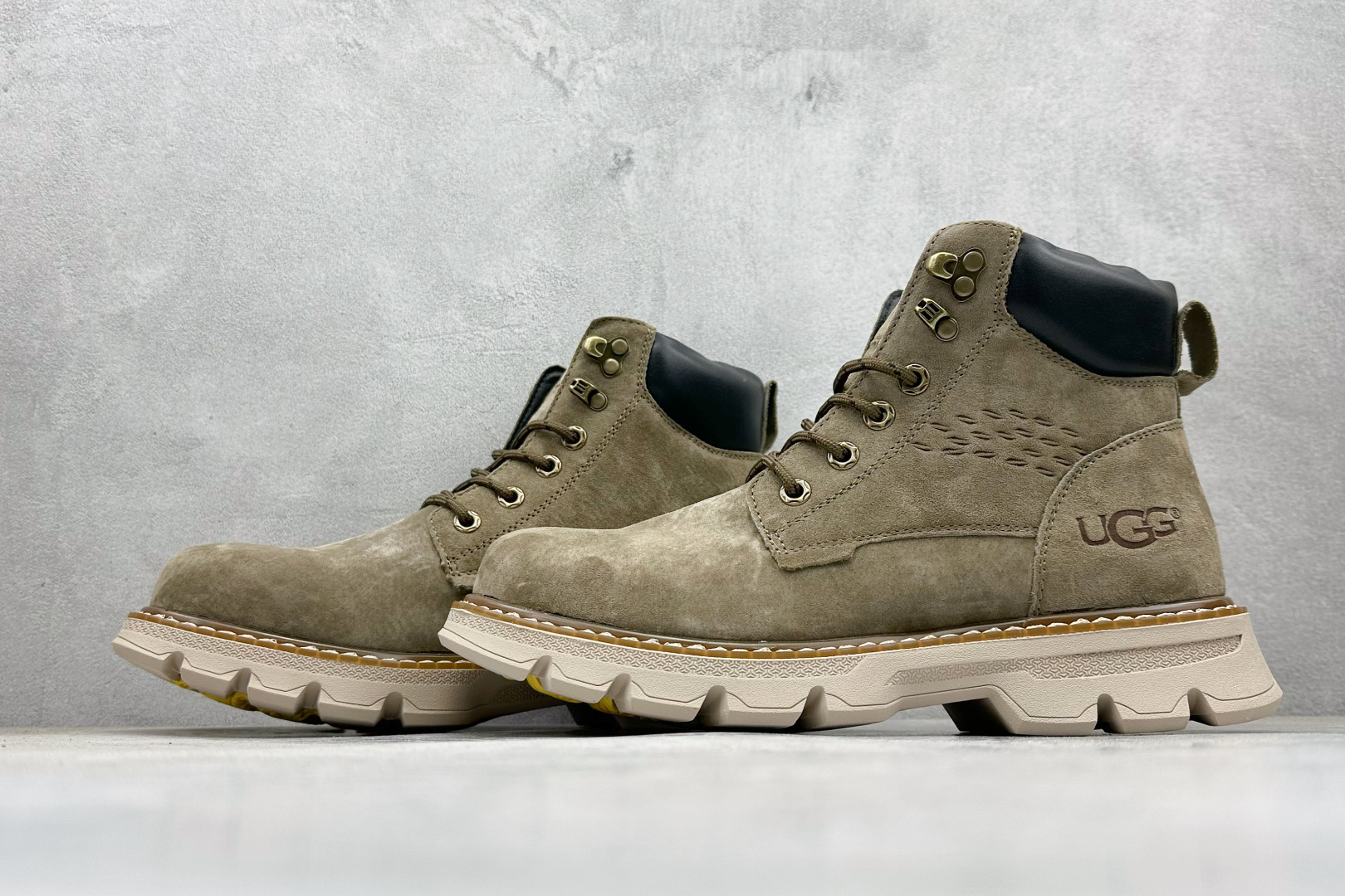 280 UGG Tasman Weather Hybrid 塔斯曼混合系列中帮轻量休闲马丁靴 U5868