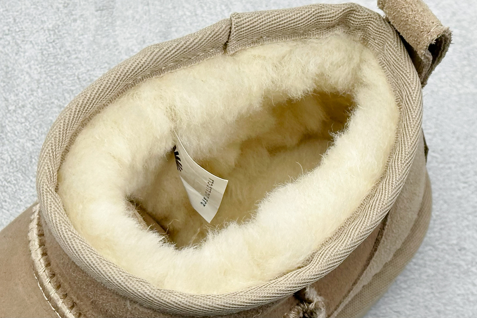 240 UGG Mini薄底 短筒 小红书爆款 广州外贸大厂生产 鞋头到鞋垫真羊皮毛一体 1116109