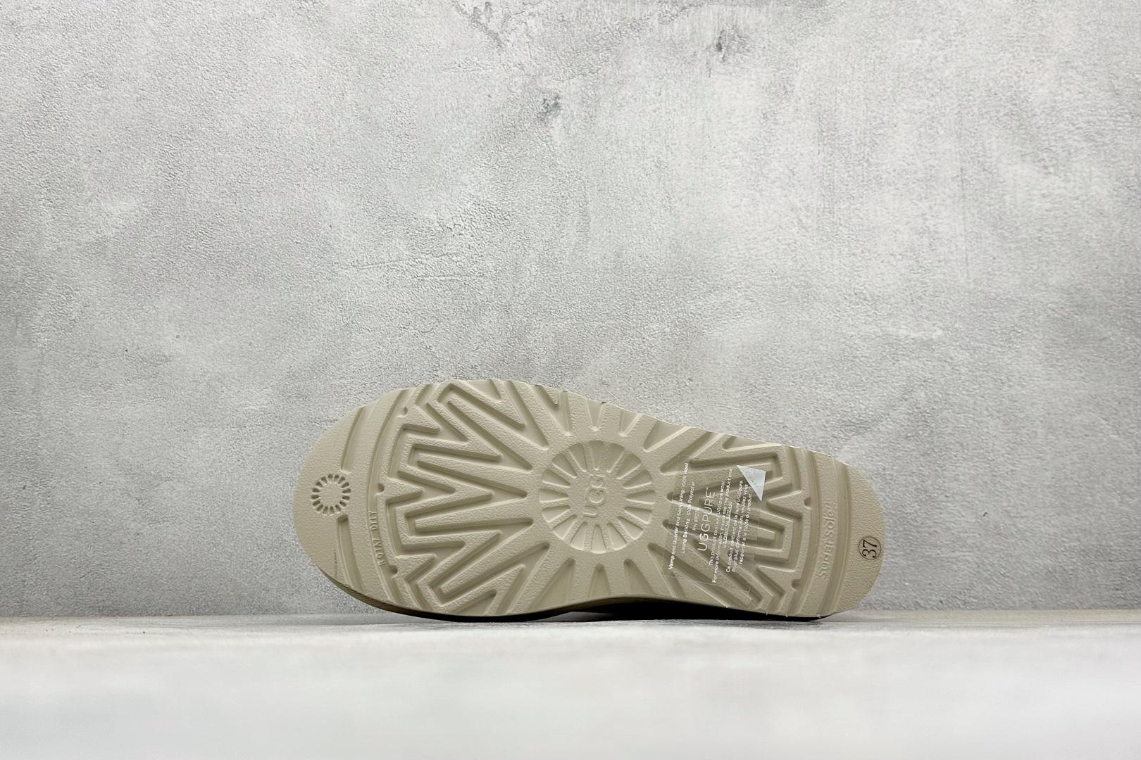 240 UGG Mini薄底 短筒 小红书爆款 广州外贸大厂生产 鞋头到鞋垫真羊皮毛一体 1116109