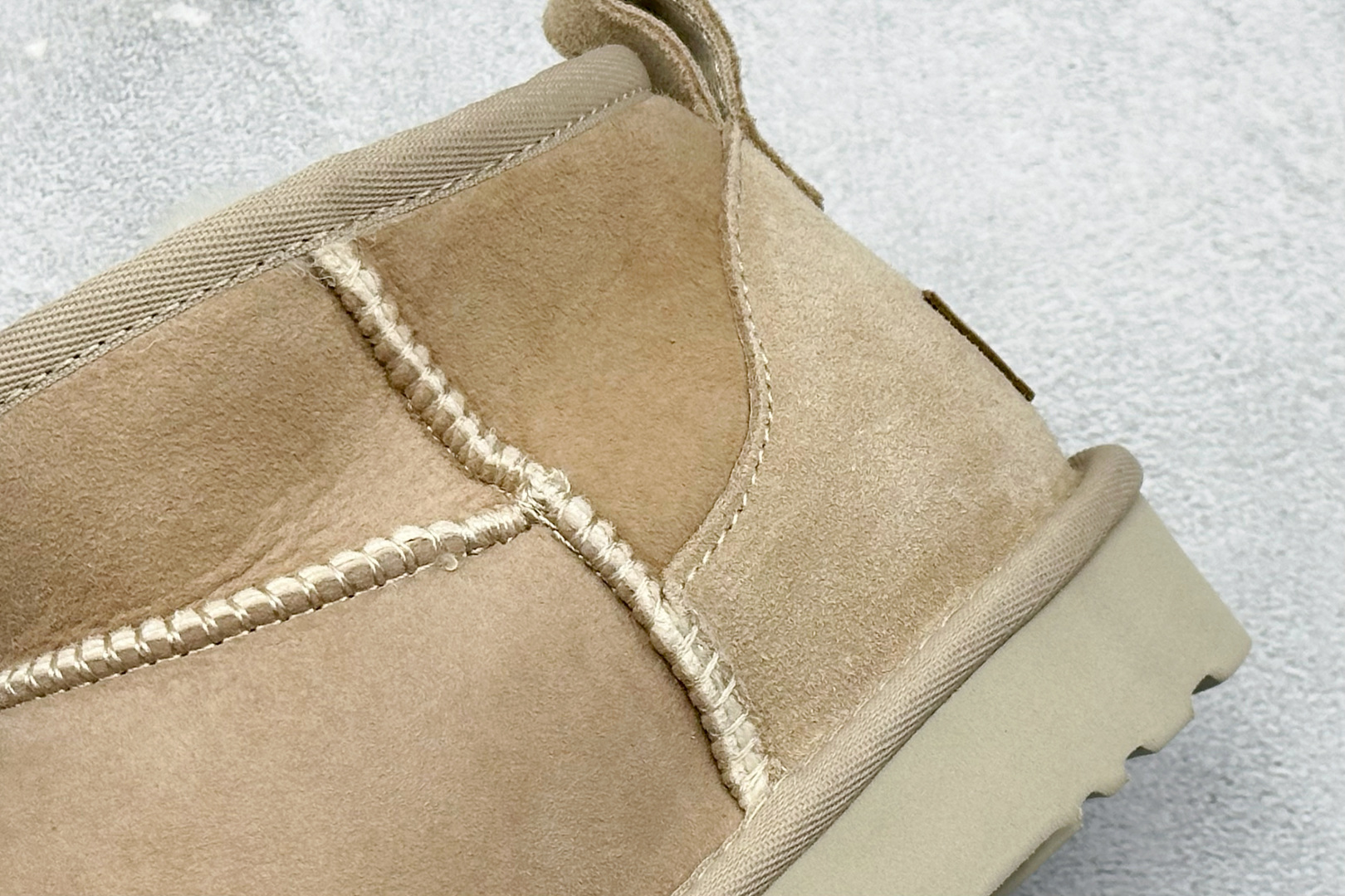 240 UGG Mini薄底 短筒 小红书爆款 广州外贸大厂生产 鞋头到鞋垫真羊皮毛一体 1116109