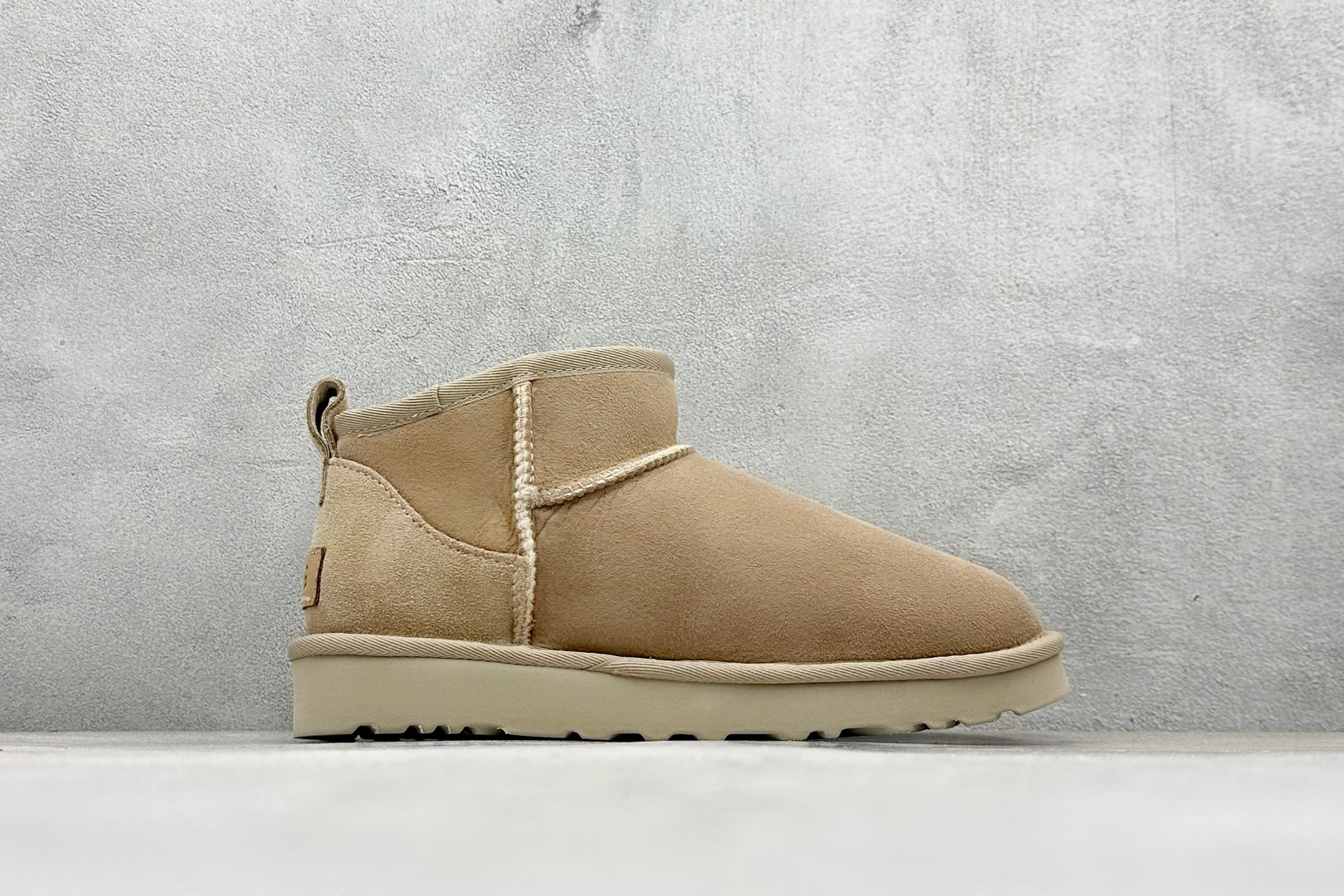 240 UGG Mini薄底 短筒 小红书爆款 广州外贸大厂生产 鞋头到鞋垫真羊皮毛一体 1116109