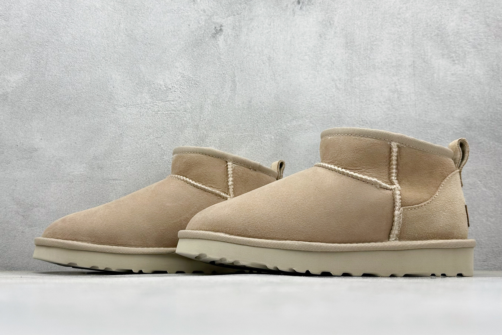 240 UGG Mini薄底 短筒 小红书爆款 广州外贸大厂生产 鞋头到鞋垫真羊皮毛一体 1116109