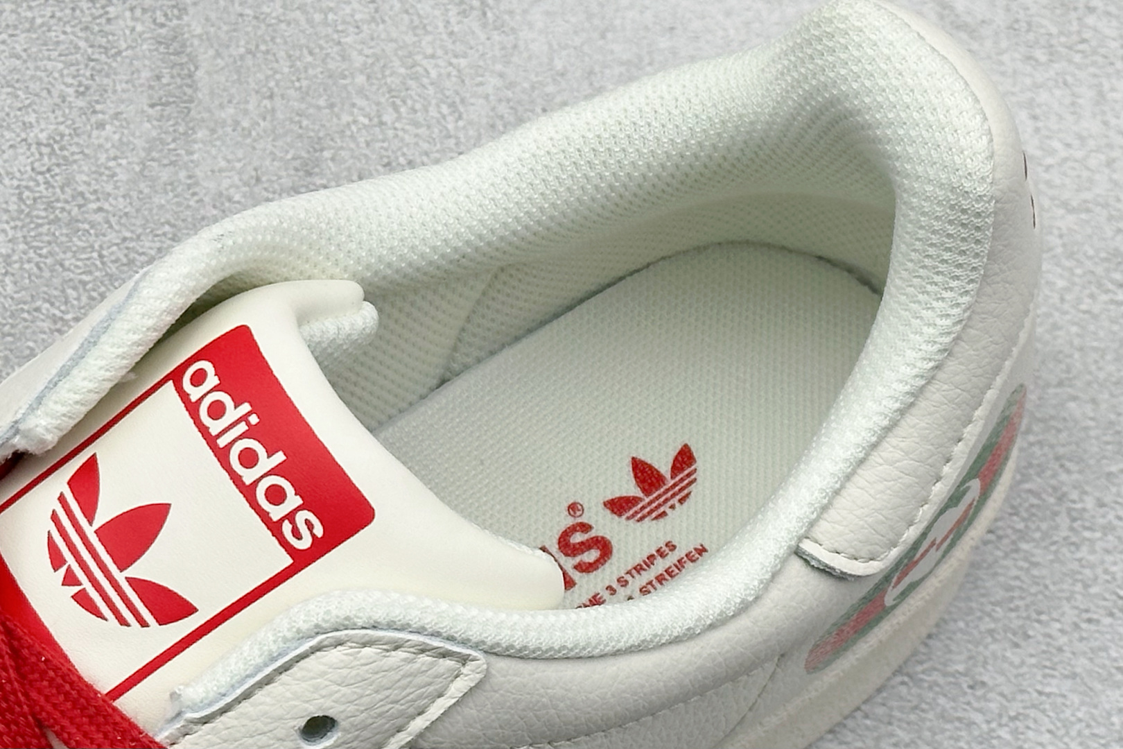 AD Originals Super x GUCCI 白红采用全新头层拼接皮革材质后跟采用特色3D立体印字 QC2601-莆田鞋,莆田鞋货源,高仿鞋,高仿鞋货源,安福档口,莆田高仿鞋,莆田鞋批发,高仿鞋批发,莆田高仿运动鞋,高仿运动鞋,莆田运动鞋 AD Originals Super x GUCCI 白红采用全新头层拼接皮革材质后跟采用特色3D立体印字 QC2601