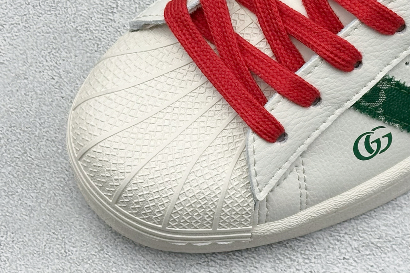 AD Originals Super x GUCCI 白红采用全新头层拼接皮革材质后跟采用特色3D立体印字 QC2601-莆田鞋,莆田鞋货源,高仿鞋,高仿鞋货源,安福档口,莆田高仿鞋,莆田鞋批发,高仿鞋批发,莆田高仿运动鞋,高仿运动鞋,莆田运动鞋 AD Originals Super x GUCCI 白红采用全新头层拼接皮革材质后跟采用特色3D立体印字 QC2601