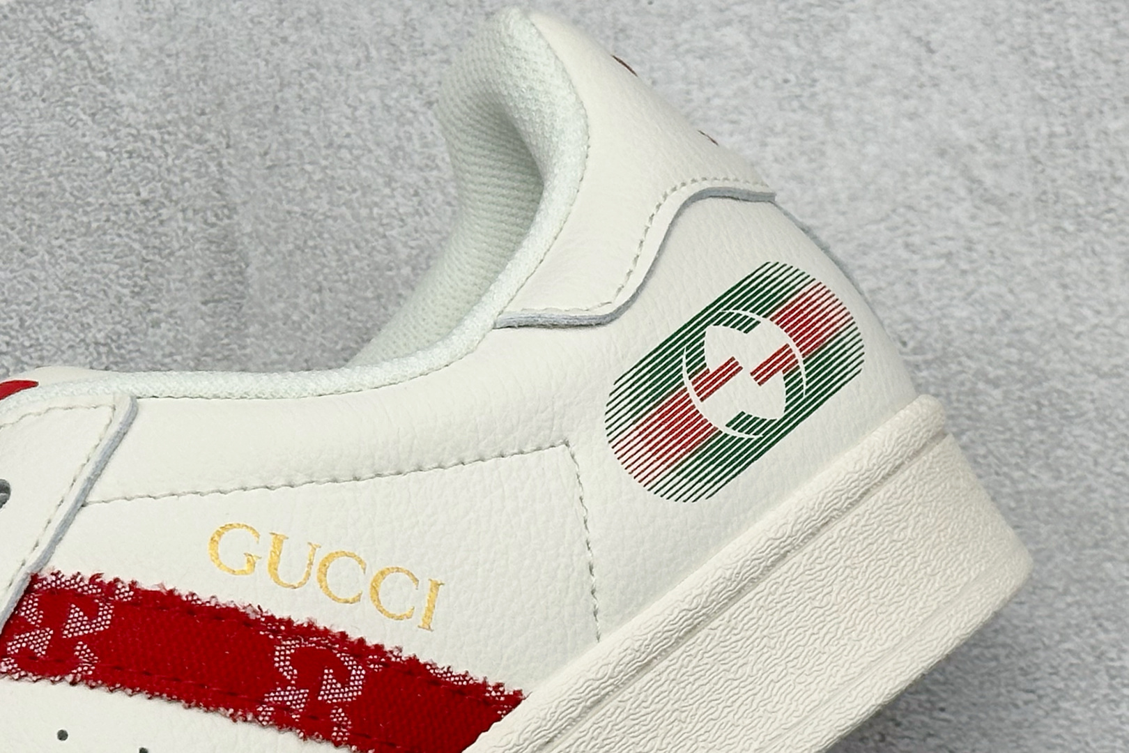 AD Originals Super x GUCCI 白红采用全新头层拼接皮革材质后跟采用特色3D立体印字 QC2601-莆田鞋,莆田鞋货源,高仿鞋,高仿鞋货源,安福档口,莆田高仿鞋,莆田鞋批发,高仿鞋批发,莆田高仿运动鞋,高仿运动鞋,莆田运动鞋 AD Originals Super x GUCCI 白红采用全新头层拼接皮革材质后跟采用特色3D立体印字 QC2601