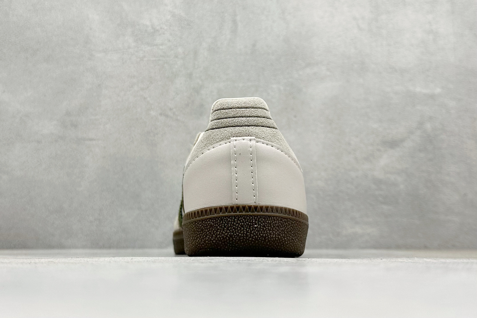 180 Adidas originals Samba 此款以简约大方的造型设计 JR0893