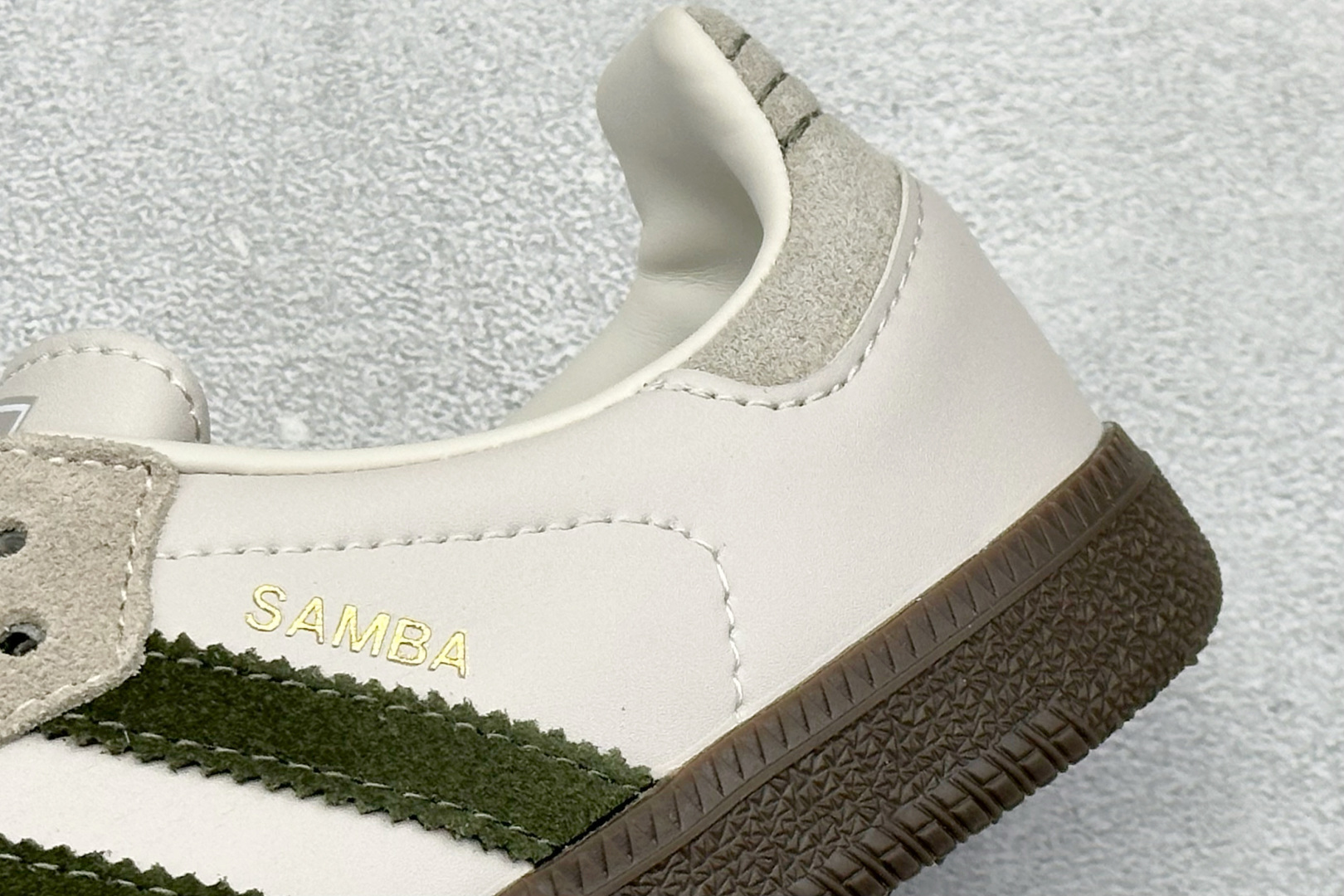 180 Adidas originals Samba 此款以简约大方的造型设计 JR0893