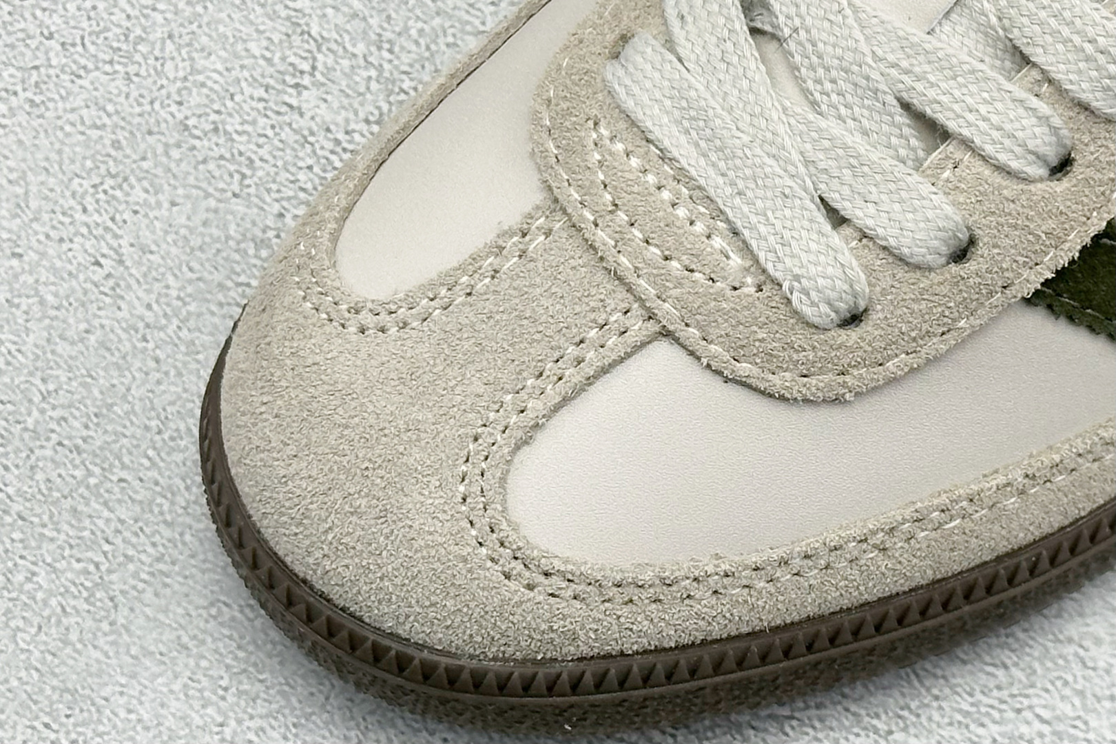 180 Adidas originals Samba 此款以简约大方的造型设计 JR0893