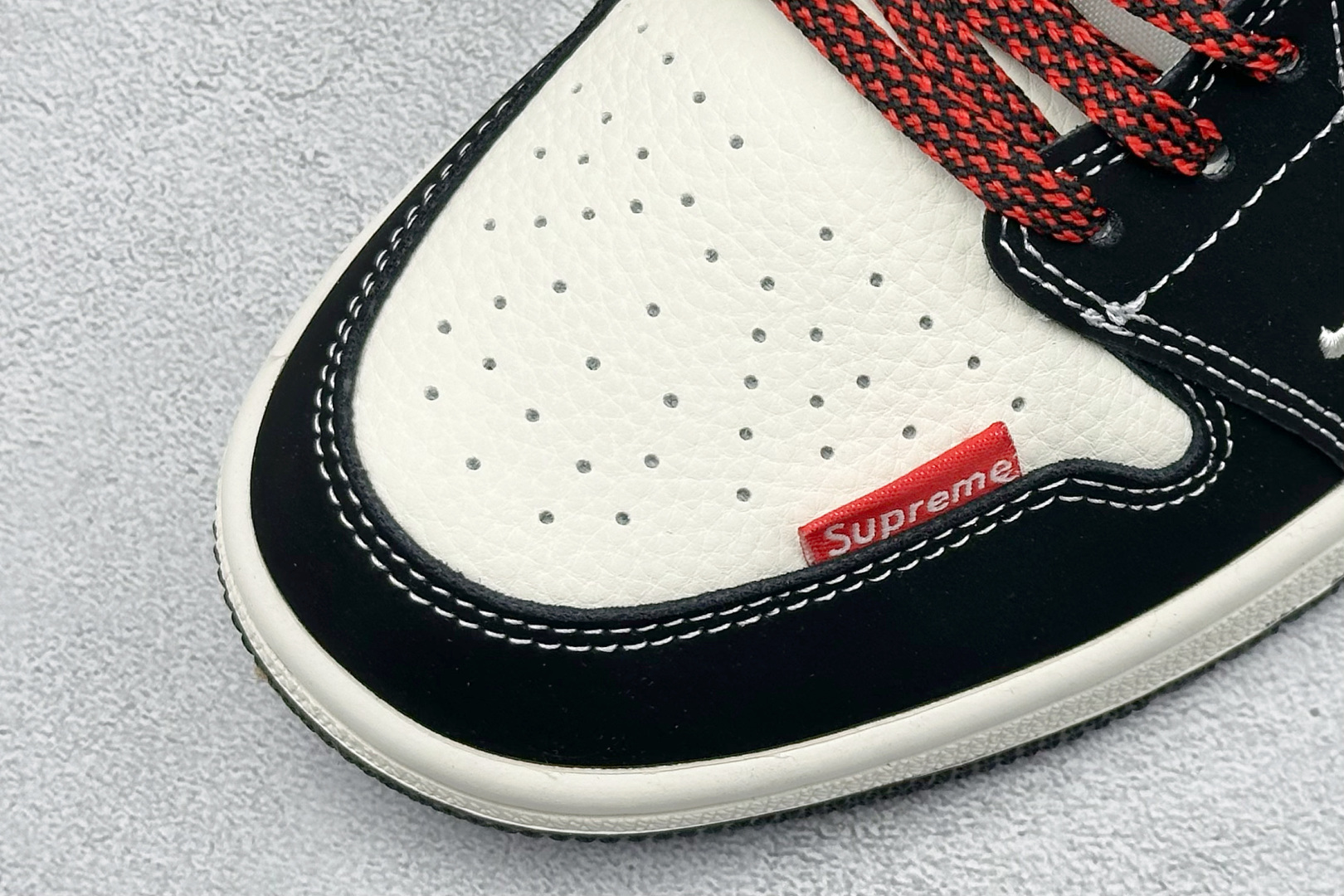 280 Nike Jordan Air Jordan 1 “Supreme联名——米黑红小双勾” 高端定制 乔丹低帮休闲板鞋 QJ2025-002