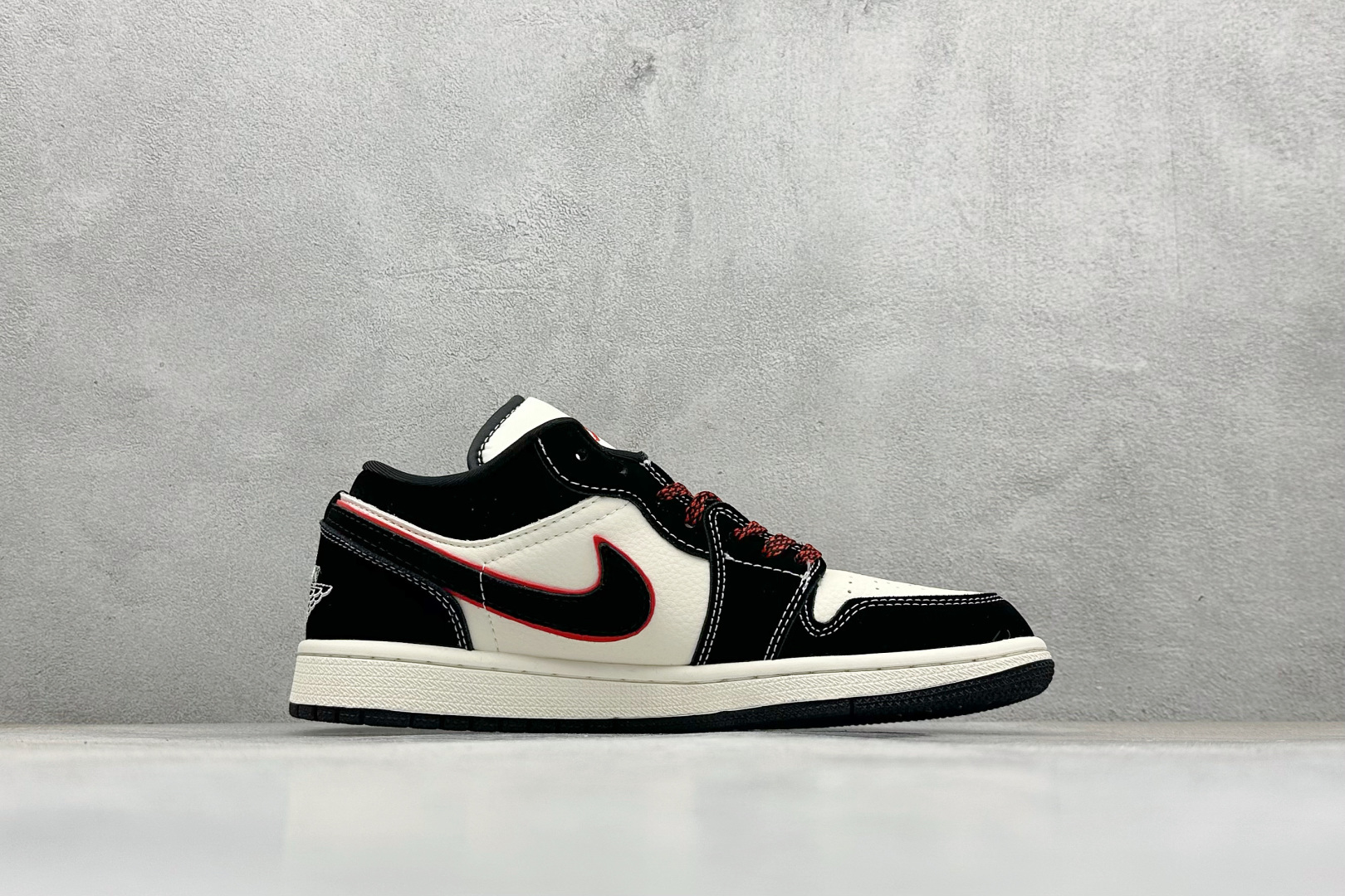 280 Nike Jordan Air Jordan 1 “Supreme联名——米黑红小双勾” 高端定制 乔丹低帮休闲板鞋 QJ2025-002