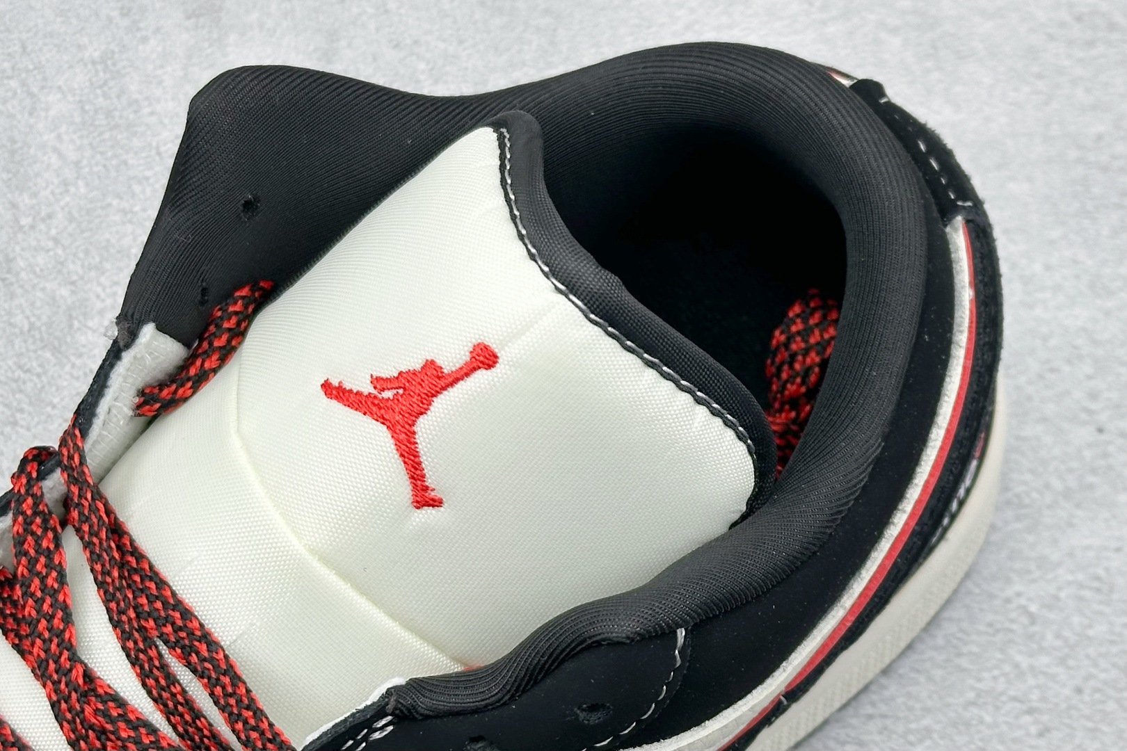 280 Nike Jordan Air Jordan 1 “Supreme联名——米黑红小双勾” 高端定制 乔丹低帮休闲板鞋 QJ2025-002