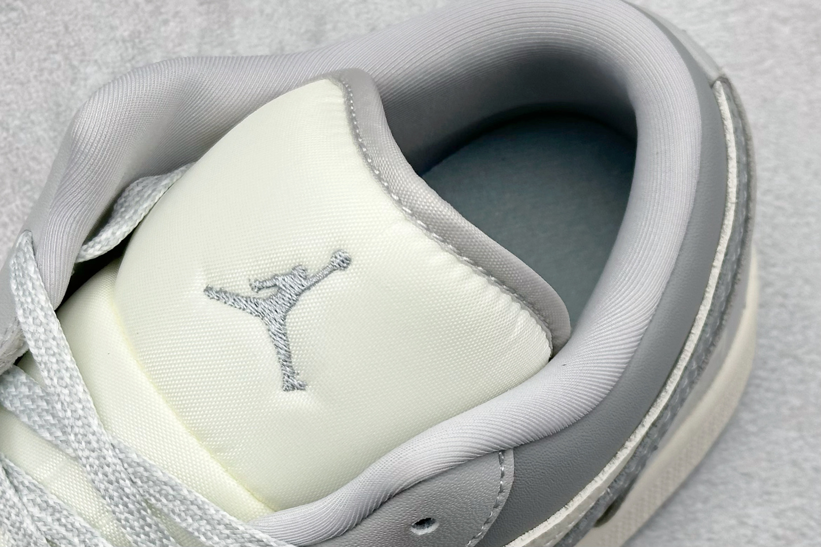 280 Air Jordan 1 Low AJ1 乔1 “斯图西联名---白灰渡鸦”高端定制 低帮复古篮球鞋 QD1988-006