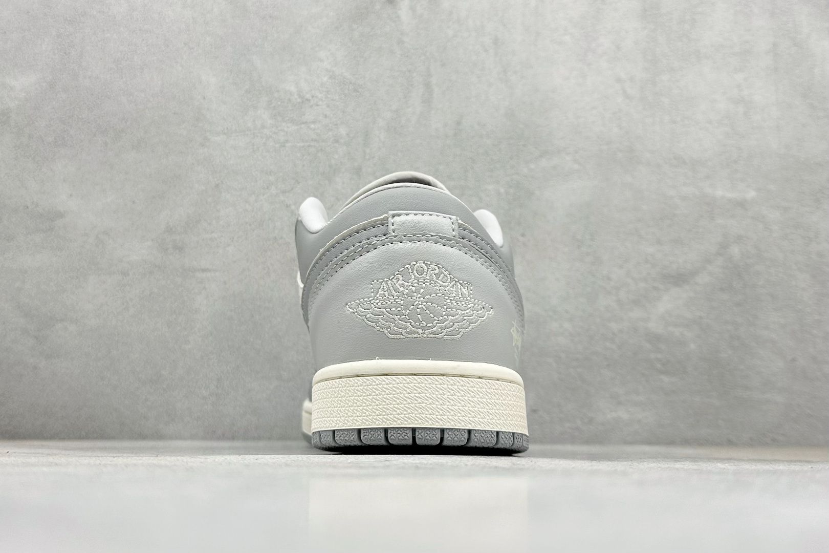 280 Air Jordan 1 Low AJ1 乔1 “斯图西联名---白灰渡鸦”高端定制 低帮复古篮球鞋 QD1988-006