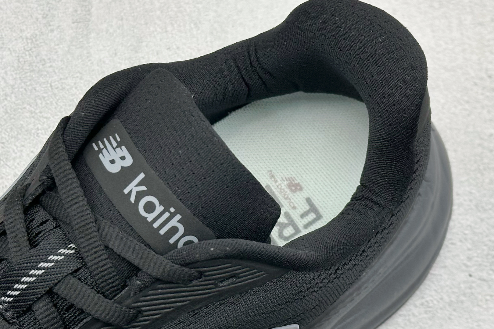 210 New Balance NB Fresh Foam Evoz 68 舒适耐磨低帮跑步鞋 MMOR68B