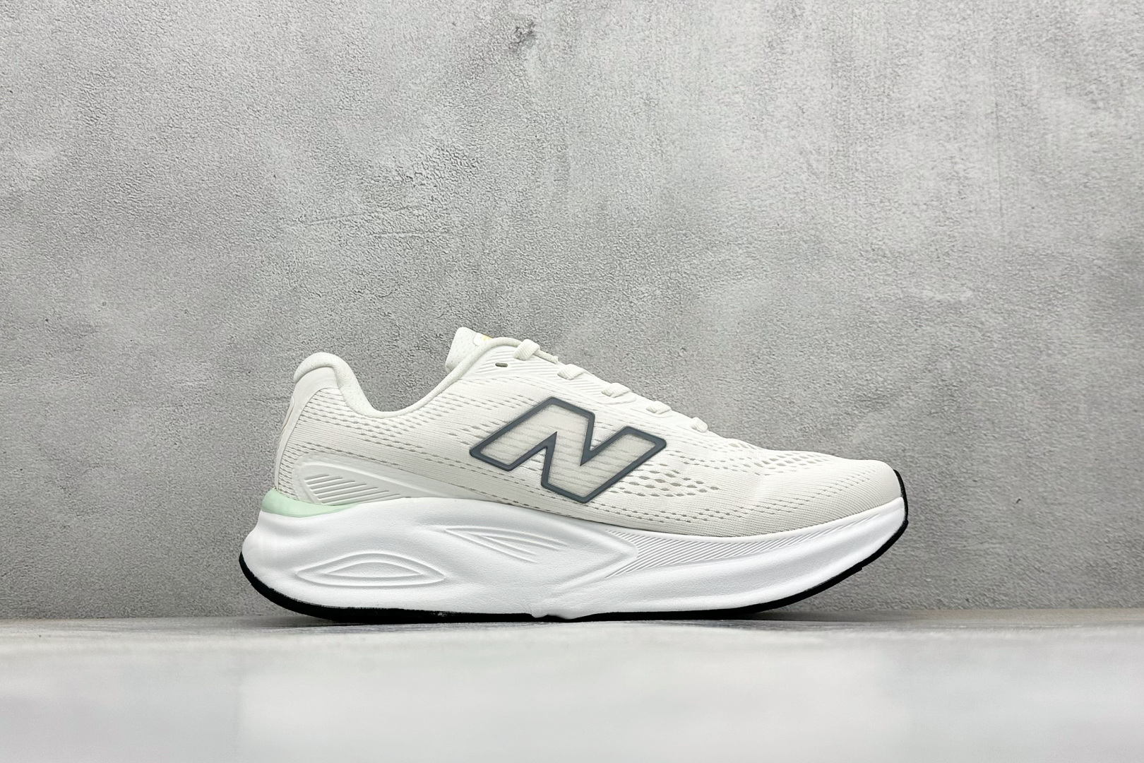 210 New Balance NB Fresh Foam Evoz 68 舒适耐磨低帮跑步鞋 MMOR68C