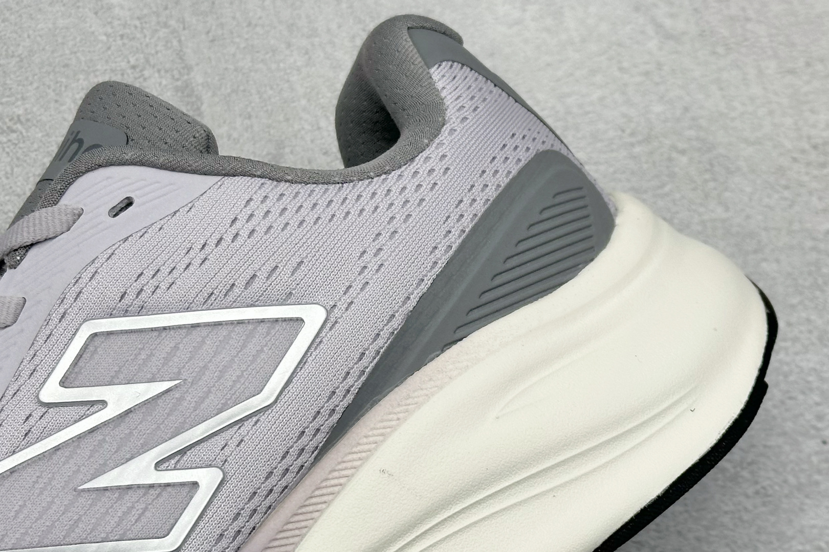 210 New Balance NB Fresh Foam Evoz 68 舒适耐磨低帮跑步鞋 MMOR68D