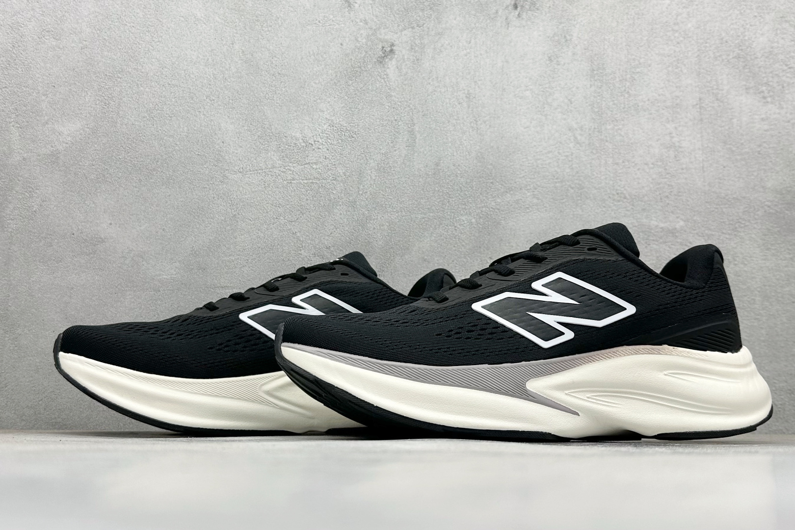 210 New Balance NB Fresh Foam Evoz 68 舒适耐磨低帮跑步鞋 MMOR68A
