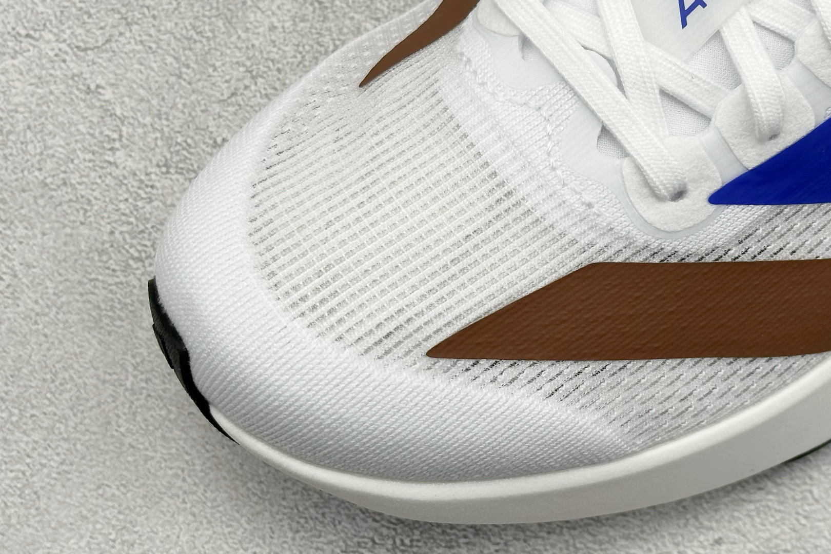 260 P Adidas Adizero Evo SL 阿迪超轻透气缓震跑鞋 KI3393