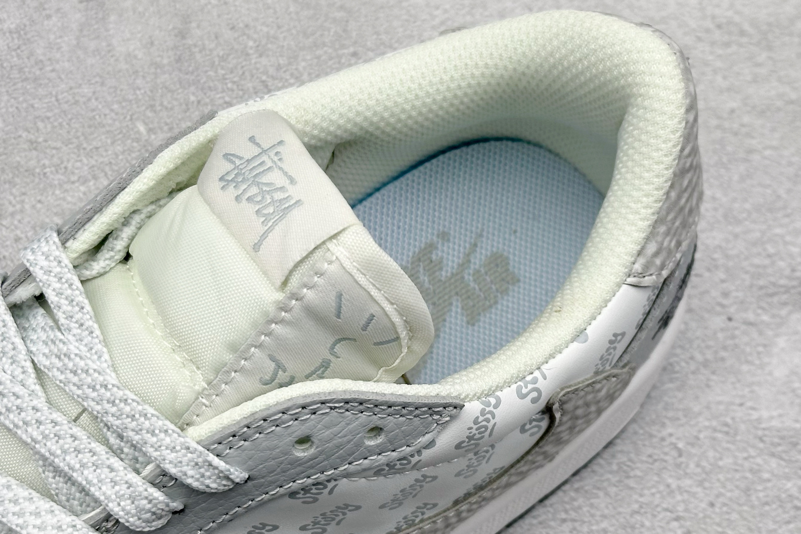 XC版Travis Scott x Fragment Design x Air Jordan 1 Low SP AJ1 乔1斯图西联名 浅灰印花 低帮文化休闲板鞋 DZ5899-026