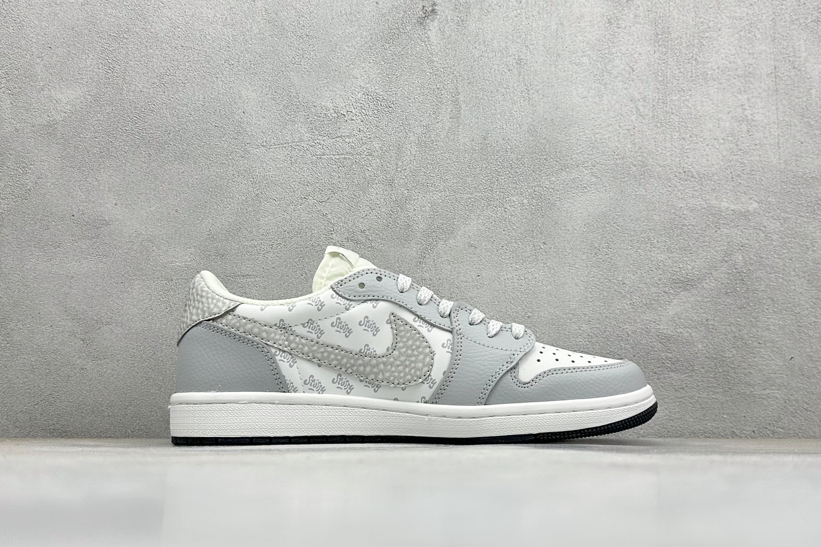 XC版Travis Scott x Fragment Design x Air Jordan 1 Low SP AJ1 乔1斯图西联名 浅灰印花 低帮文化休闲板鞋 DZ5899-026