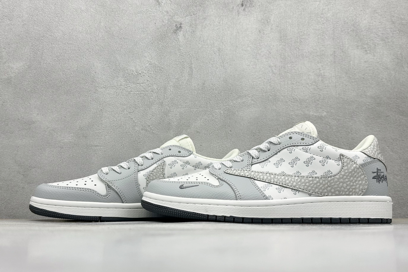 XC版Travis Scott x Fragment Design x Air Jordan 1 Low SP AJ1 乔1斯图西联名 浅灰印花 低帮文化休闲板鞋 DZ5899-026