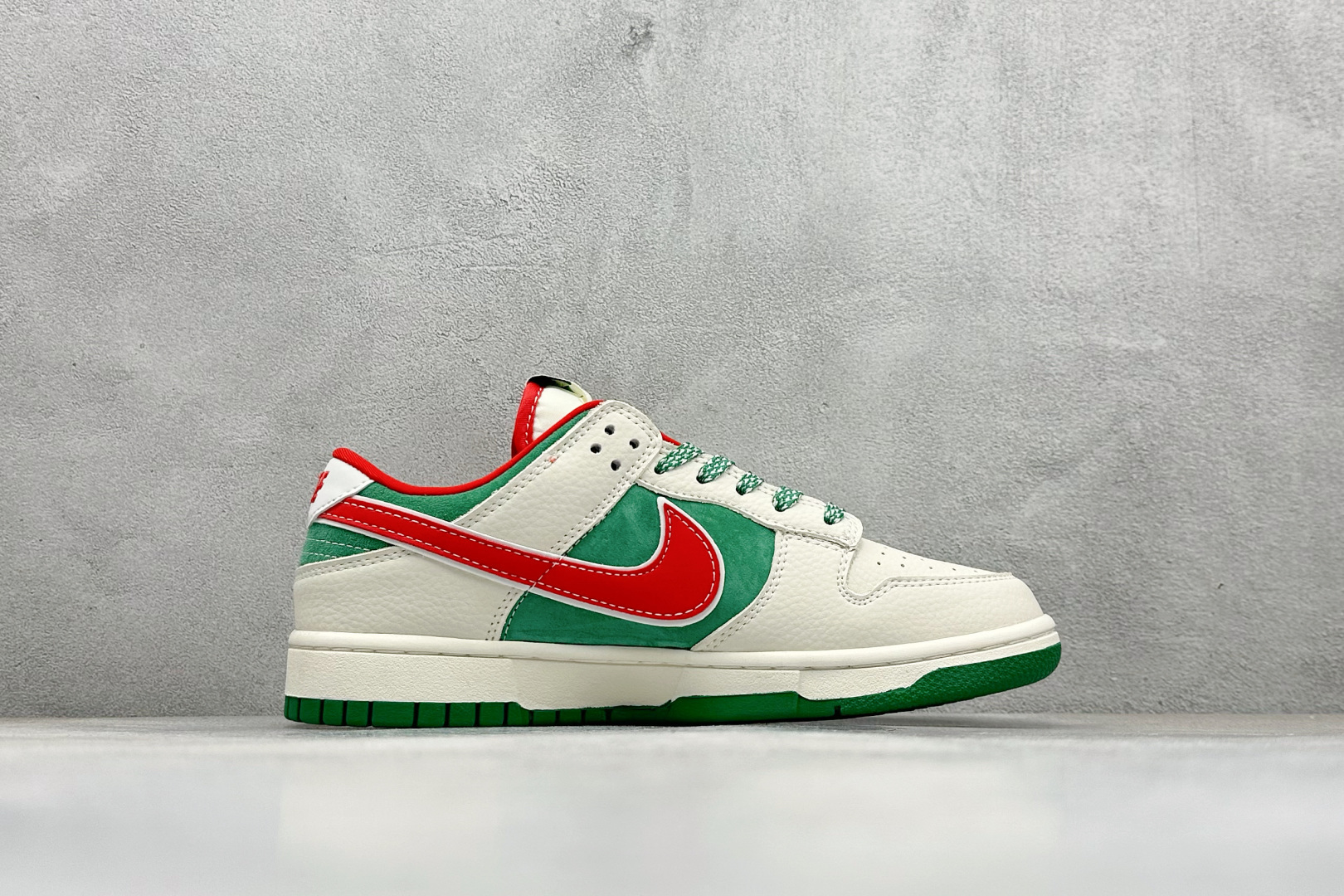 280 XC版Nike SB Dunk Low“北面联名——米绿红勾” 周年高端定制 低帮休闲板鞋 DG1988-011