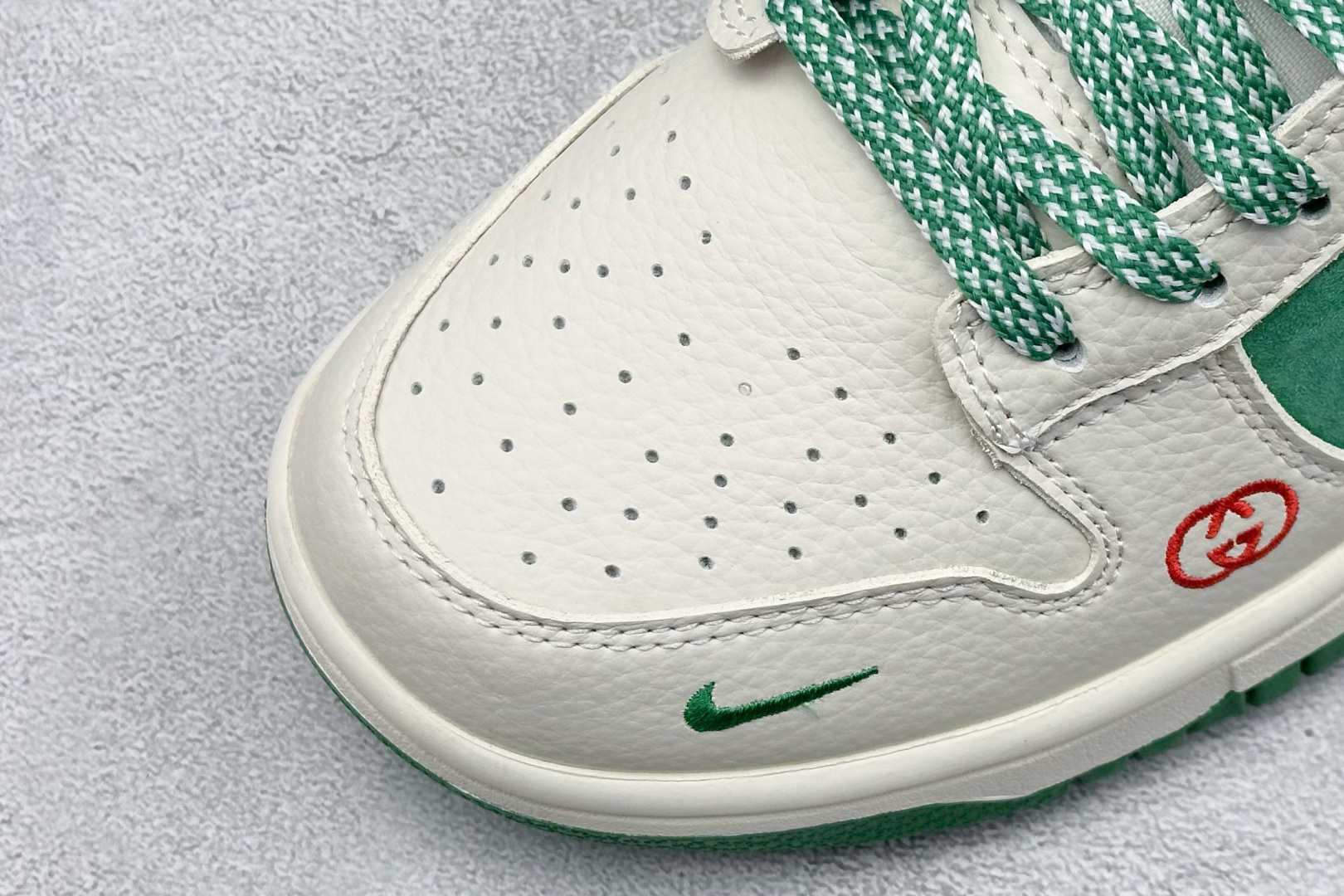 280 XC版Nike SB Dunk Low“北面联名——米绿红勾” 周年高端定制 低帮休闲板鞋 DG1988-011