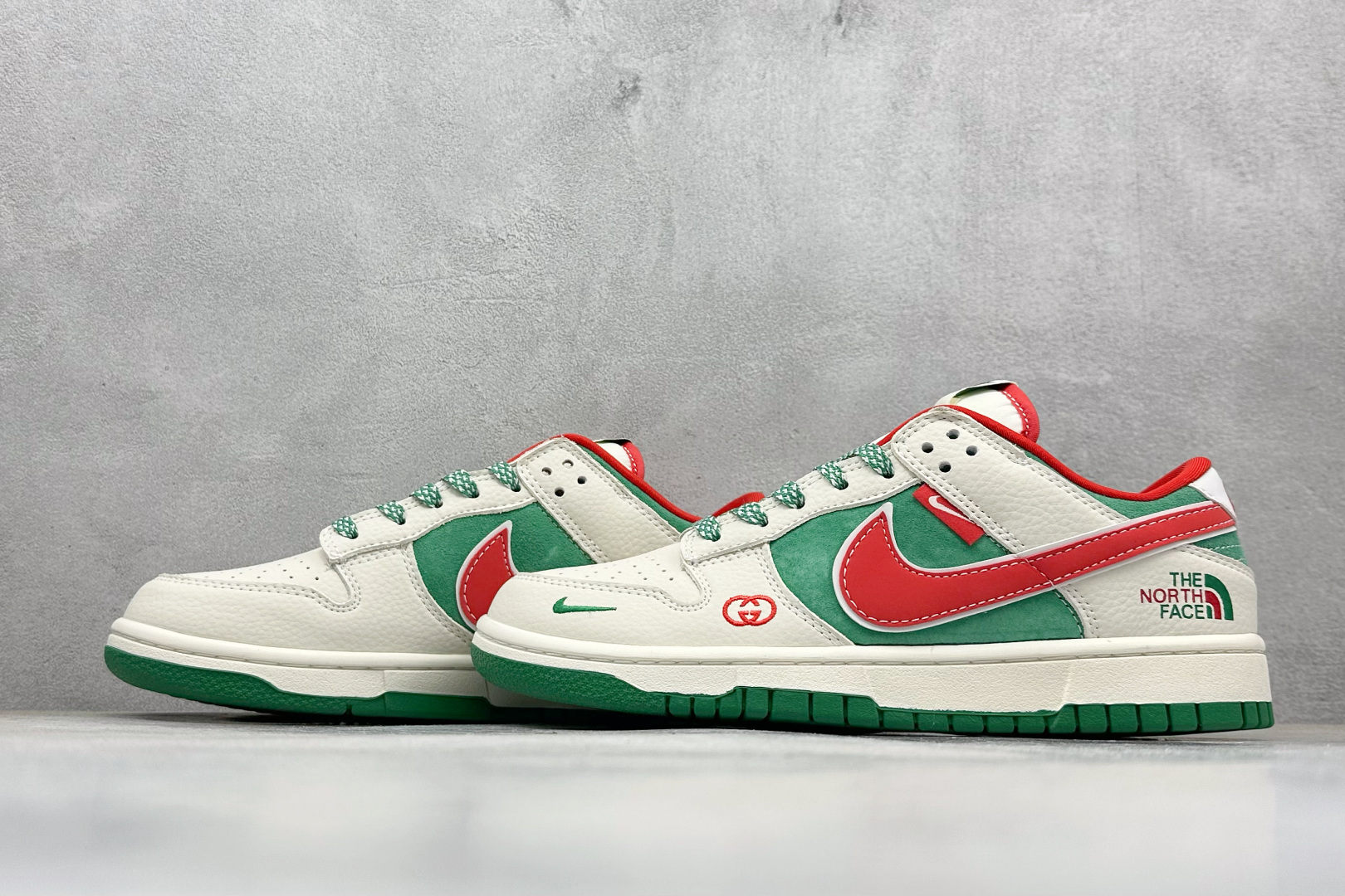 280 XC版Nike SB Dunk Low“北面联名——米绿红勾” 周年高端定制 低帮休闲板鞋 DG1988-011