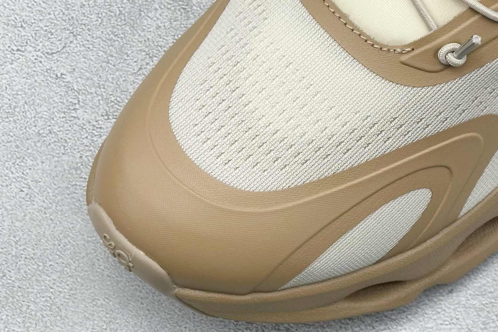 170 LOEWE x On Cloudtilt 昂跑罗意威联名 圆头系带跑鞋 3MF3060