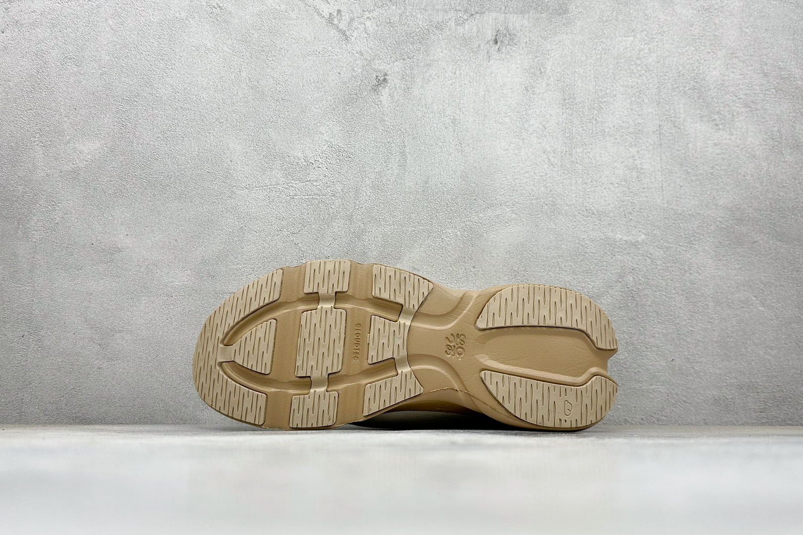 170 LOEWE x On Cloudtilt 昂跑罗意威联名 圆头系带跑鞋 3MF3060