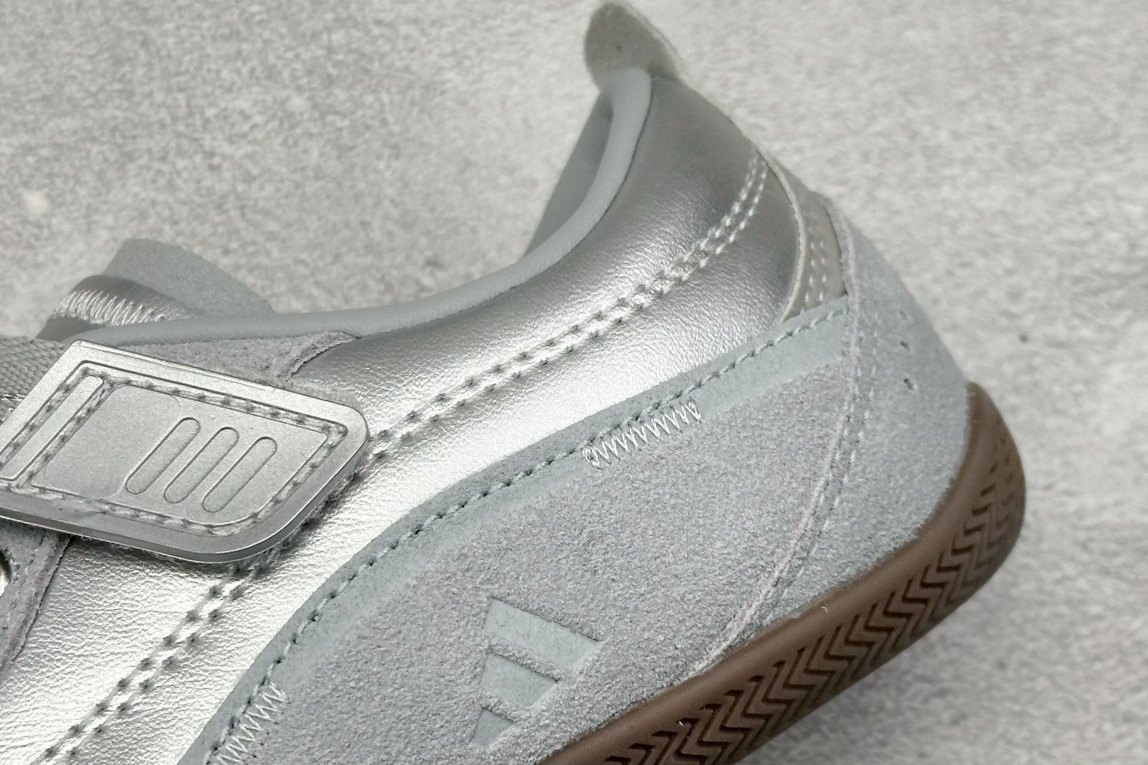 190 Adidas Urban Reverie 阿迪舒适时尚魔术贴防滑耐磨生活休闲鞋 JQ9392