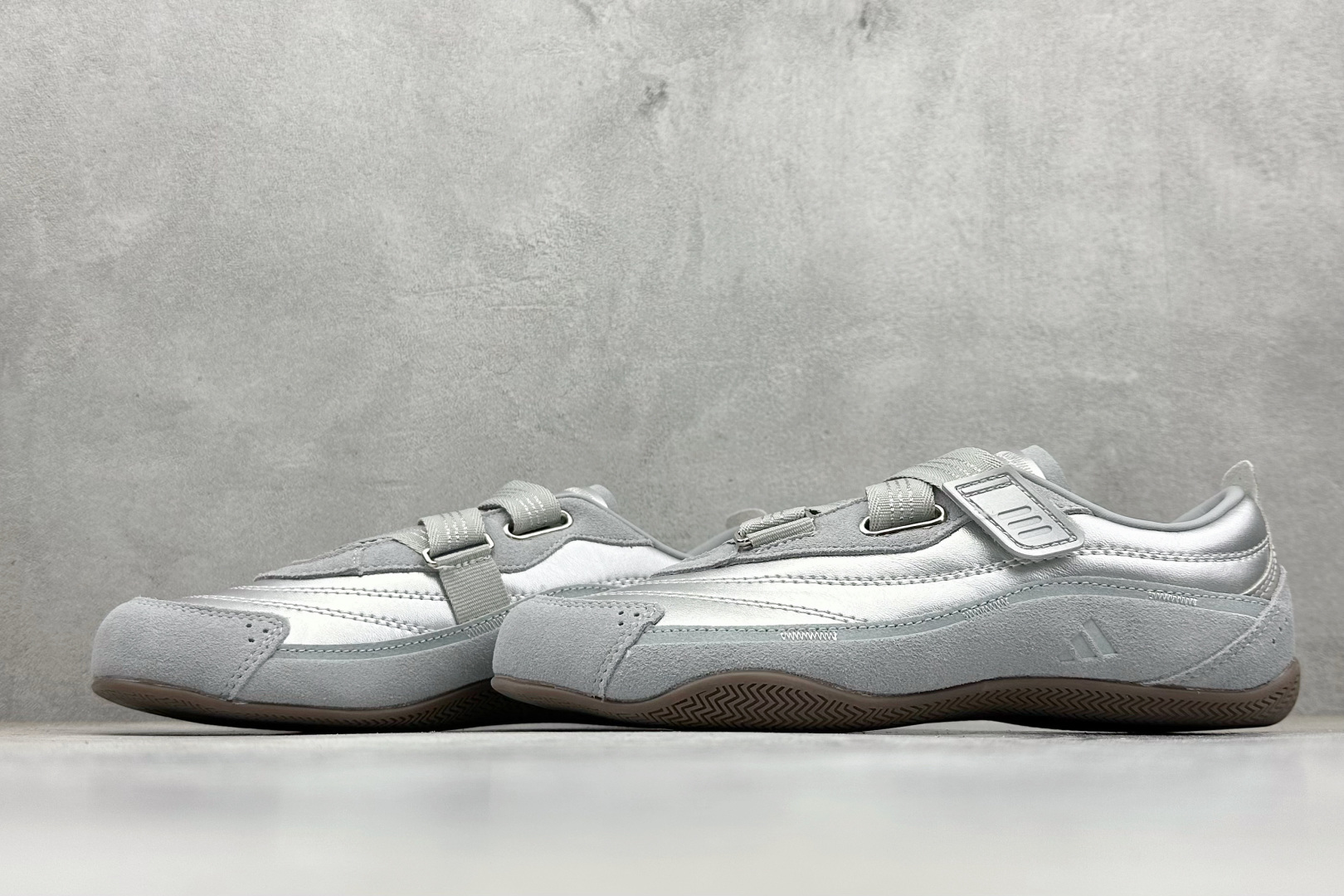 190 Adidas Urban Reverie 阿迪舒适时尚魔术贴防滑耐磨生活休闲鞋 JQ9392