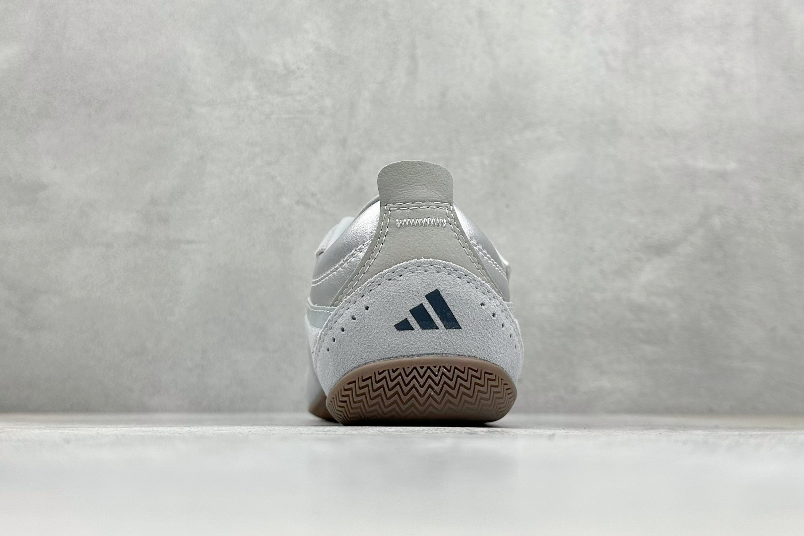 190 Adidas Urban Reverie 阿迪舒适时尚魔术贴防滑耐磨生活休闲鞋 JQ9392