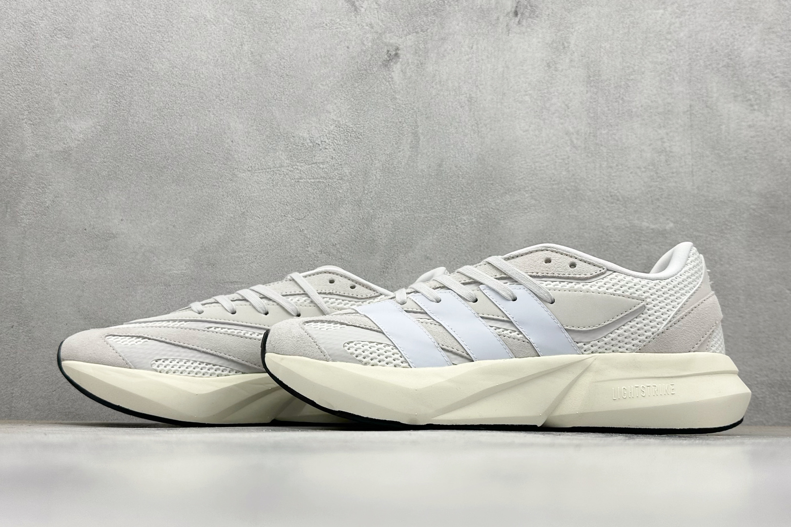 RS版 AD Lightblaze 舒适耐磨减震专业跑步鞋 冲向目标，一路向前，不断挑战和突破自我无论是