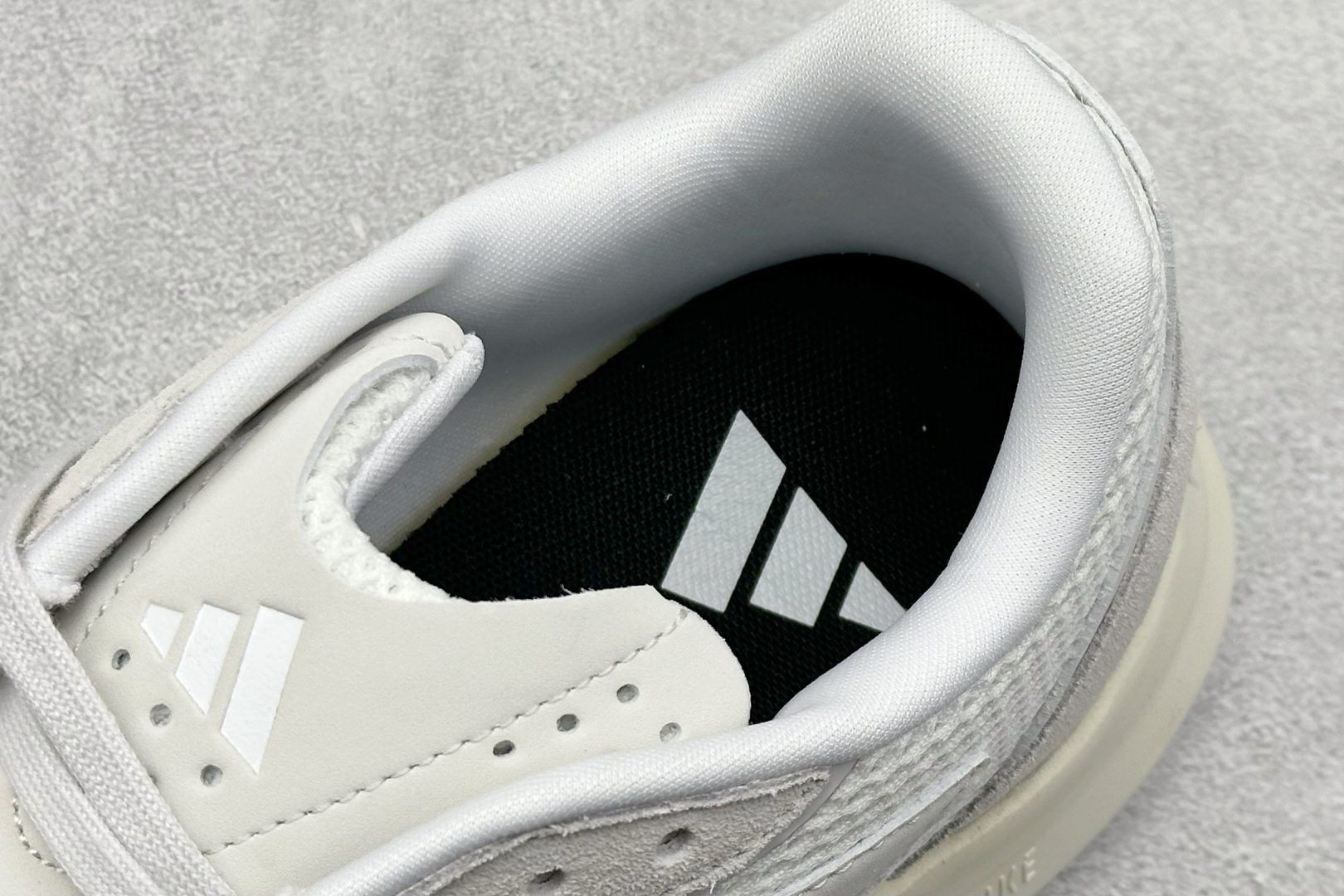 RS版 AD Lightblaze 舒适耐磨减震专业跑步鞋 冲向目标，一路向前，不断挑战和突破自我无论是