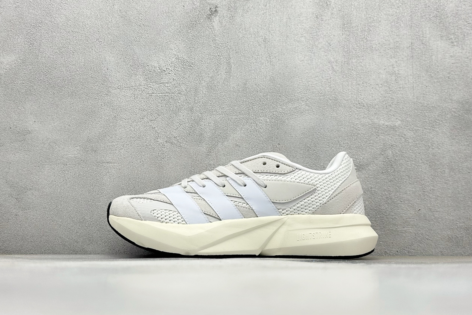 RS版 AD Lightblaze 舒适耐磨减震专业跑步鞋 冲向目标，一路向前，不断挑战和突破自我无论是