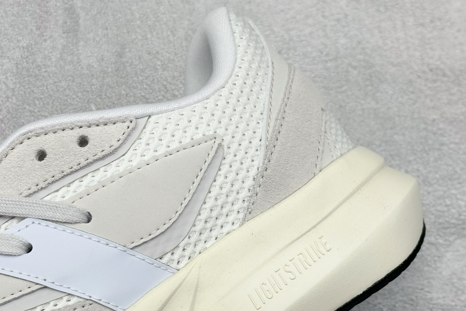 RS版 AD Lightblaze 舒适耐磨减震专业跑步鞋 冲向目标，一路向前，不断挑战和突破自我无论是