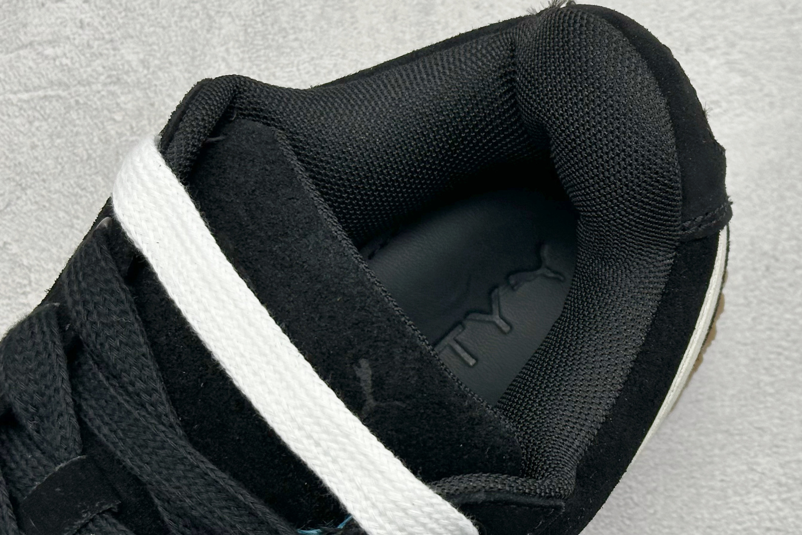 160 Rihanna x Puma Creeper Velvet 彪马蕾哈娜增高松糕厚底板鞋 396403-01