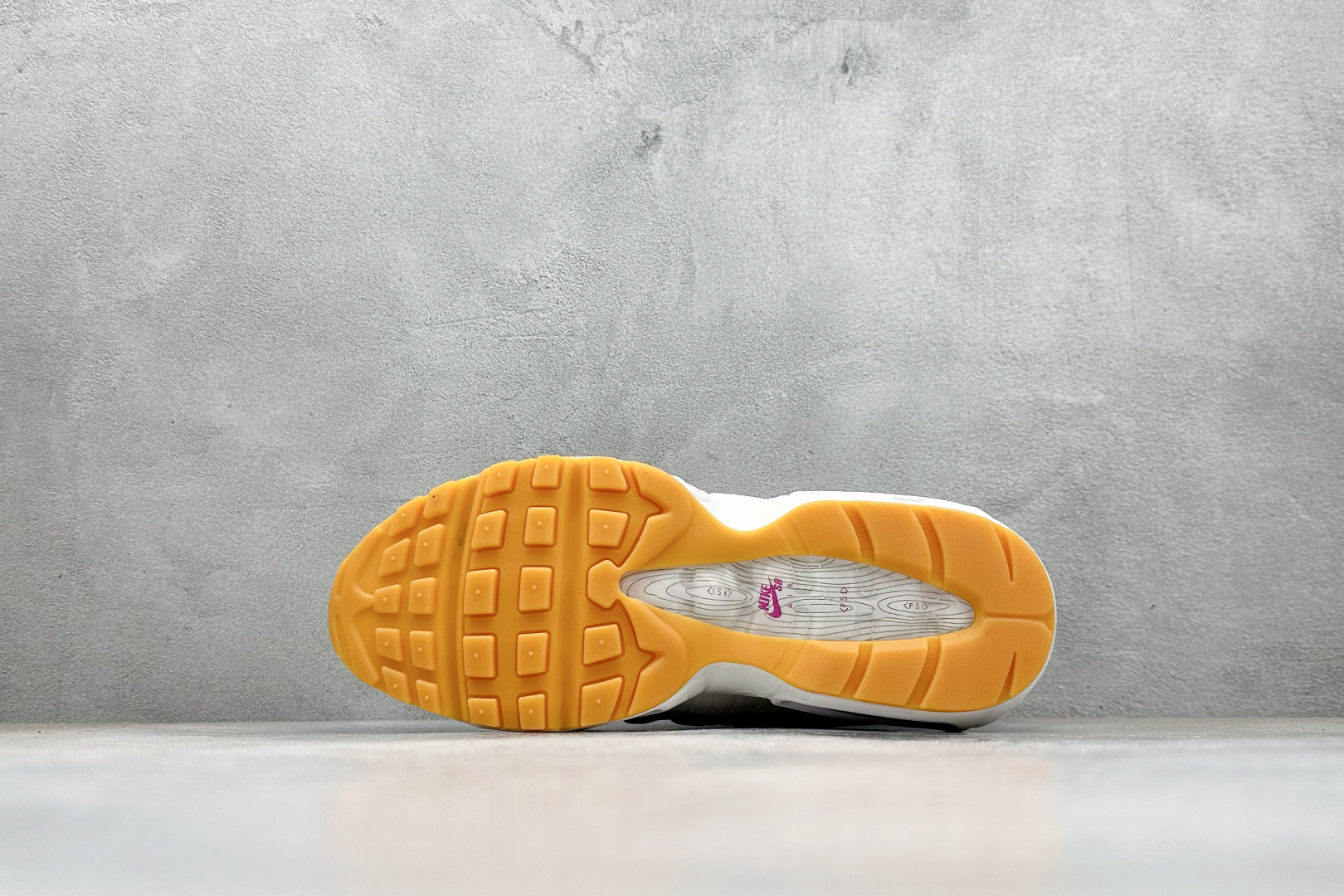 200 Nike Air Max 95 复古减震气垫跑鞋 HF7545-100