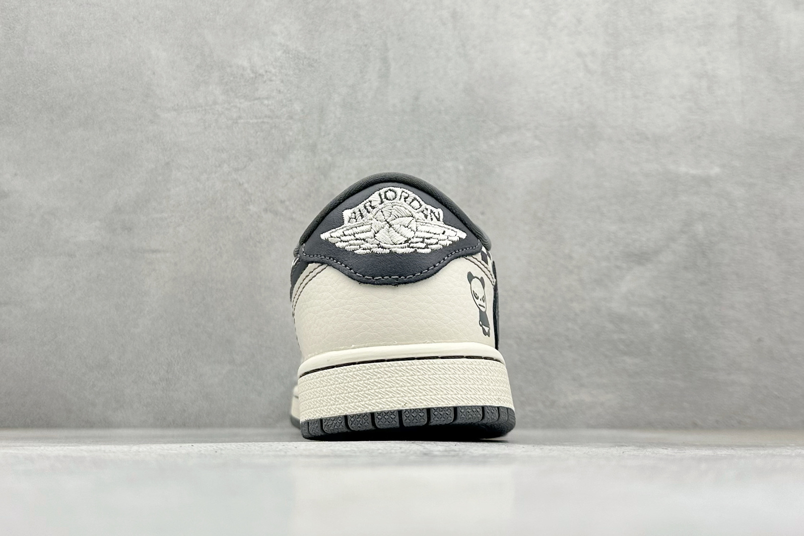 280 Travis Scott x Fragment Design x Jordan Air Jordan 1 Low SP “暴力熊联名------白灰方格” 高端定制 倒钩三方联名低帮篮球鞋 XD1979-001