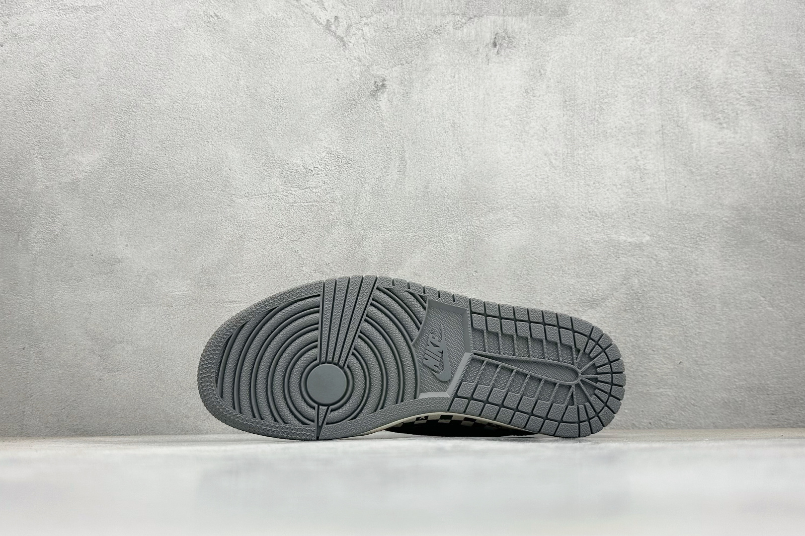 280 Travis Scott x Fragment Design x Jordan Air Jordan 1 Low SP “暴力熊联名------白灰方格” 高端定制 倒钩三方联名低帮篮球鞋 XD1979-001