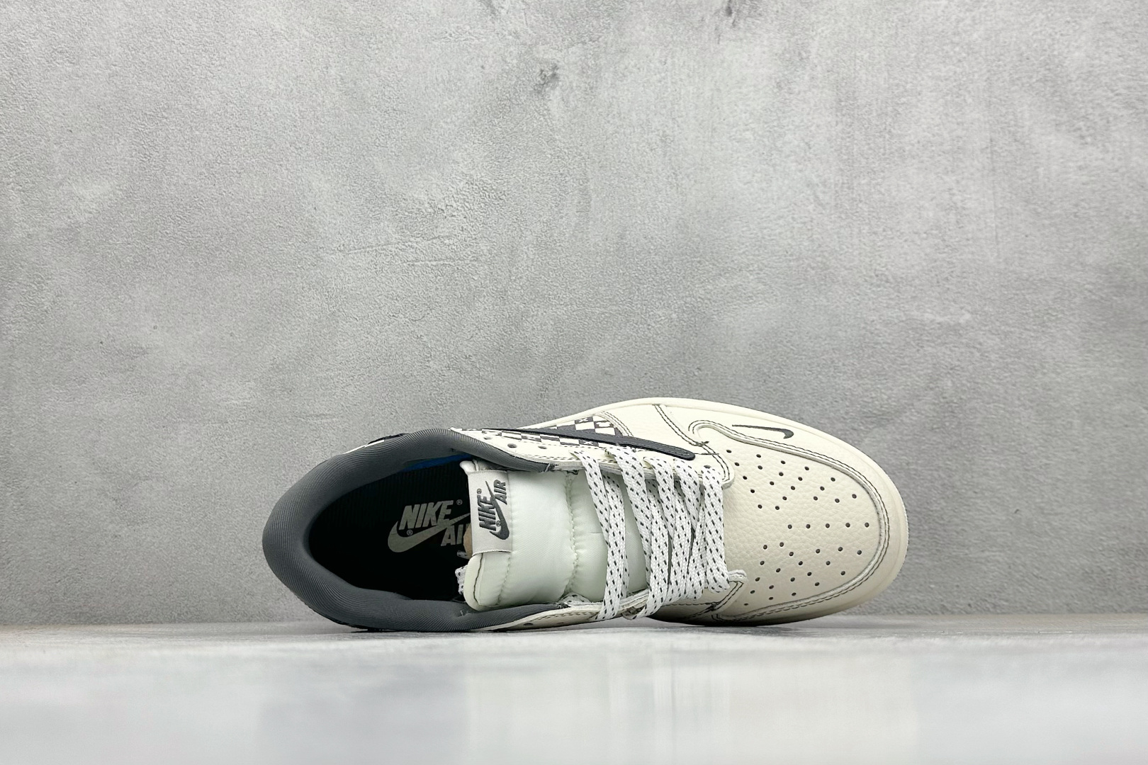 280 Travis Scott x Fragment Design x Jordan Air Jordan 1 Low SP “暴力熊联名------白灰方格” 高端定制 倒钩三方联名低帮篮球鞋 XD1979-001