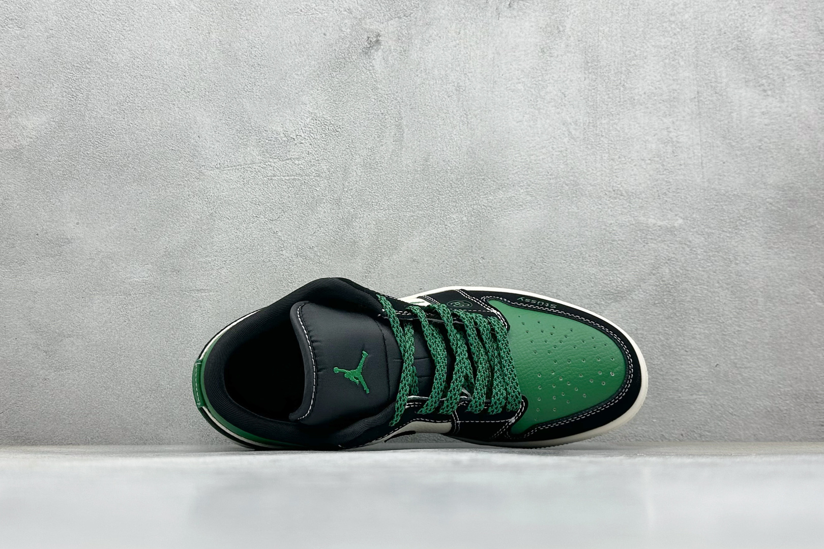 280 Nike Jordan Air Jordan 1 “斯图西联名——字母绿黑勾” 高端定制 乔丹低帮休闲板鞋 QJ1988-004