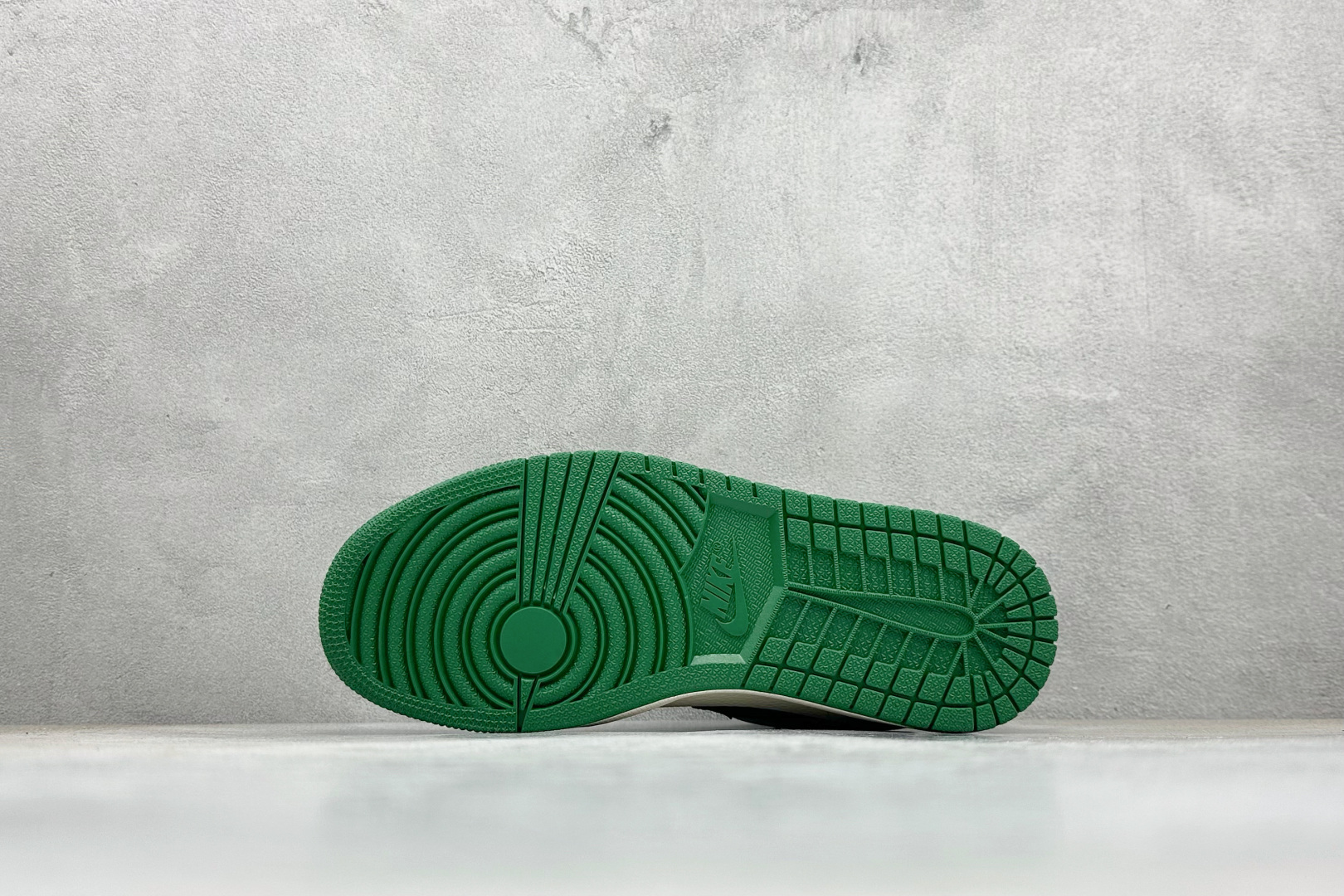 280 Nike Jordan Air Jordan 1 “斯图西联名——字母绿黑勾” 高端定制 乔丹低帮休闲板鞋 QJ1988-004