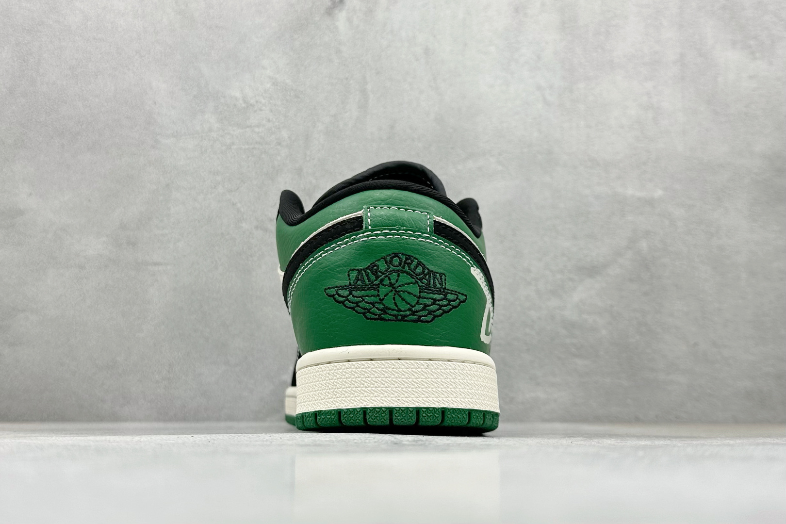 280 Nike Jordan Air Jordan 1 “斯图西联名——字母绿黑勾” 高端定制 乔丹低帮休闲板鞋 QJ1988-004