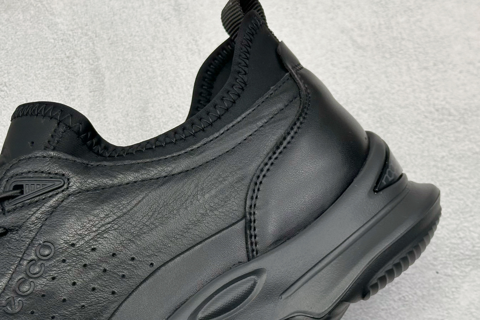 300 Ecco/爱步 柔酷零点系列 经典时尚百搭舒适德训休闲板鞋 516108-01001